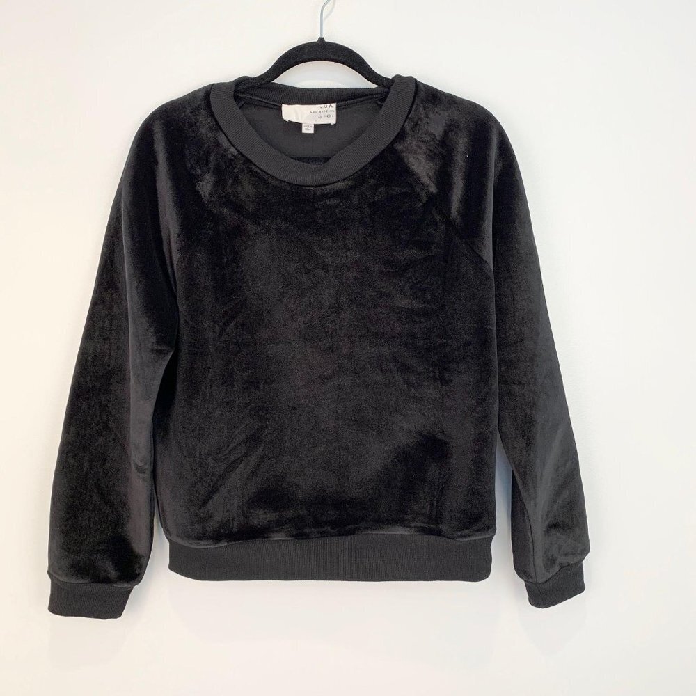 J.O.A Sz M  Women velvet sweatshirt blk Lons Sleev